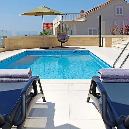 Beachfront Villa Senses With Pool In Milna *