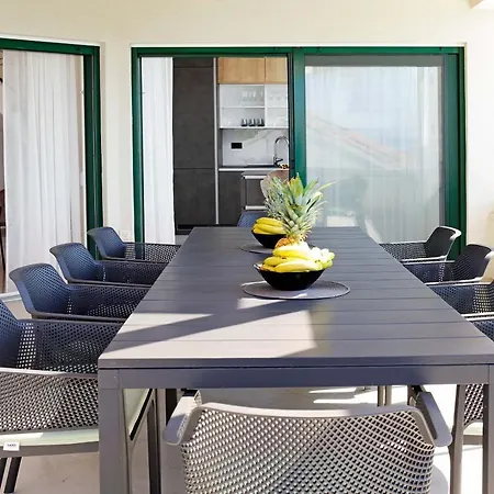 Beachfront Villa Senses With Pool In Milna