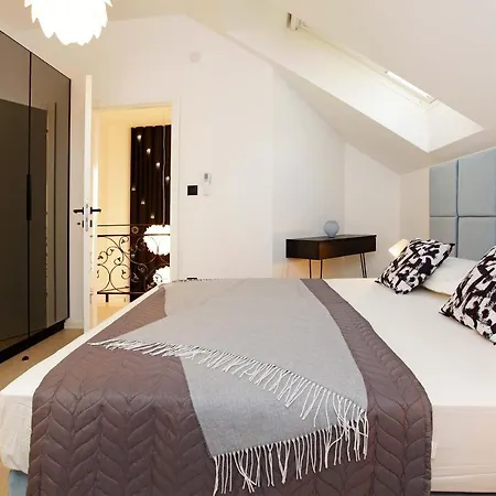 Beachfront Villa Senses With Pool In Milna ميلنا