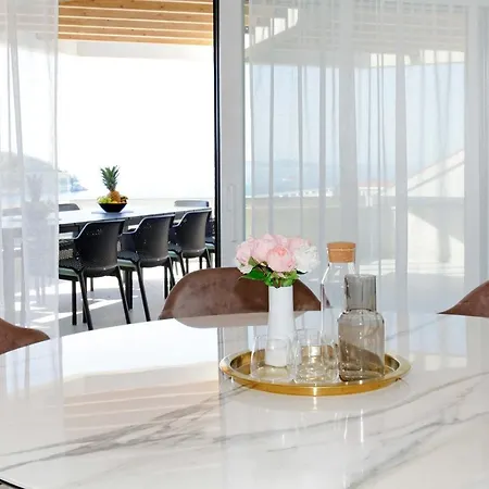 Beachfront Villa Senses With Pool In Milna