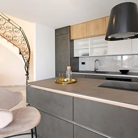 Beachfront Villa Senses With Pool In Milna * ميلنا