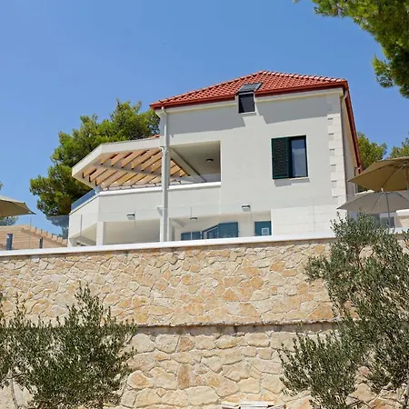 فيلة Beachfront Villa Senses With Pool In Milna ميلنا