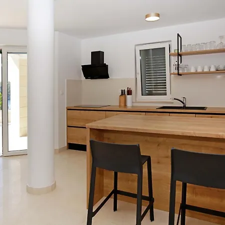 Beachfront Villa Senses With Pool In Milna فيلة ميلنا