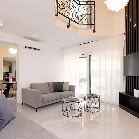 Beachfront Villa Senses With Pool In Milna فيلة *
